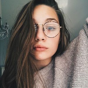 Trendy Urban Outfitters glasses